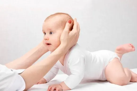 Séance d'ostéopathie pour nourrissons